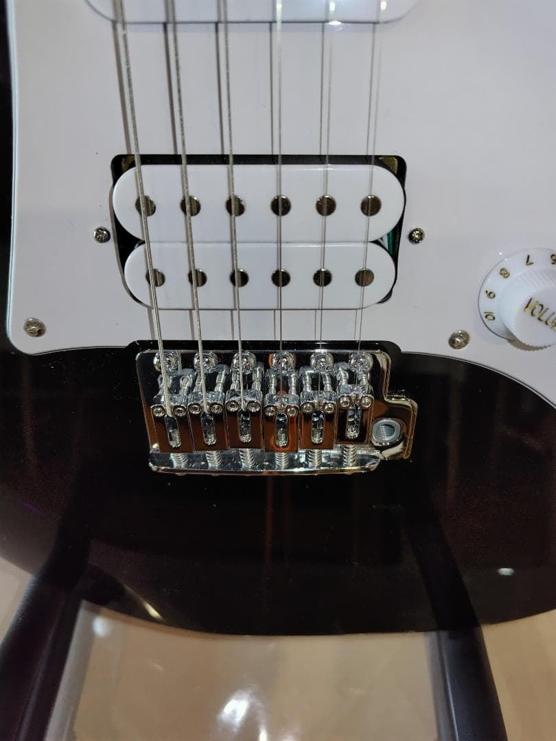 エレキギター ブラック ボリューム・トーン付き