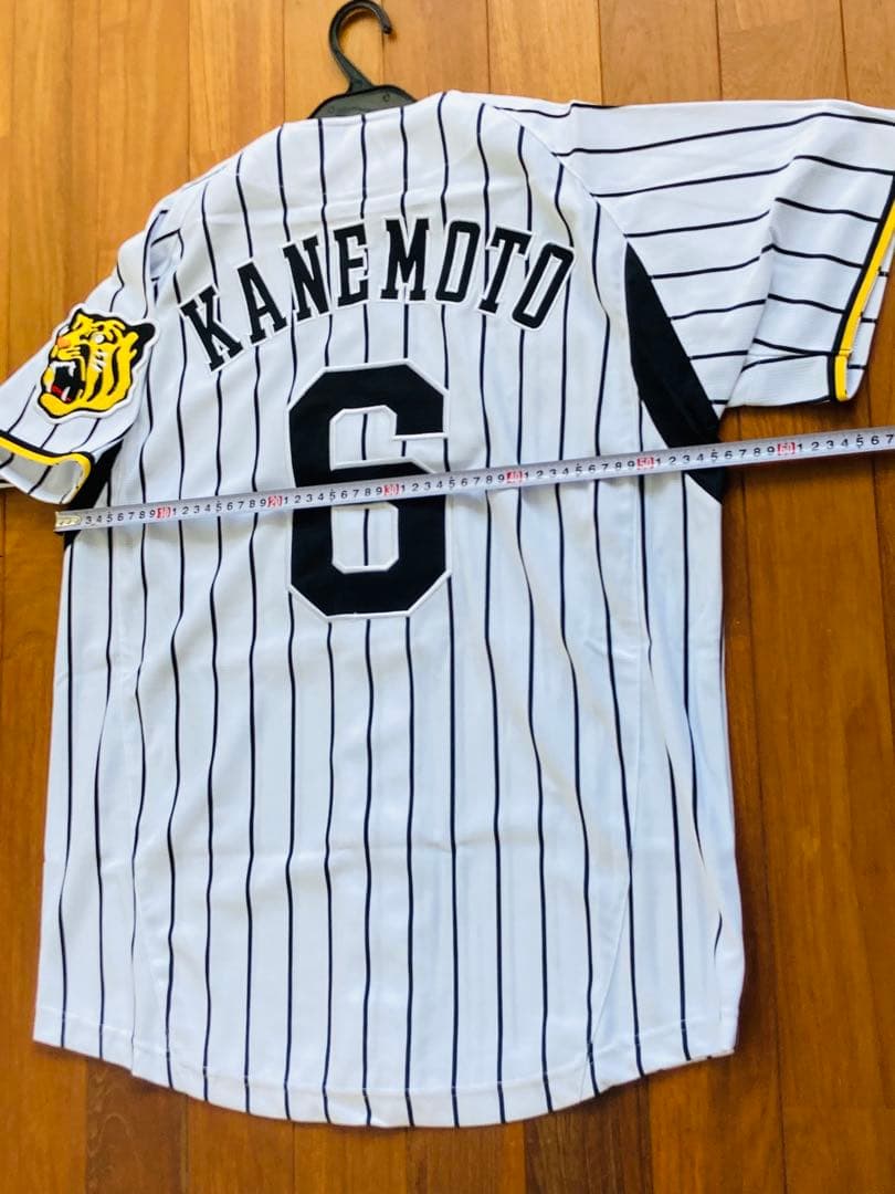 のぶ　新品未使用　阪神タイガース 金本知憲 6番 ユニフォーム L 刺繍