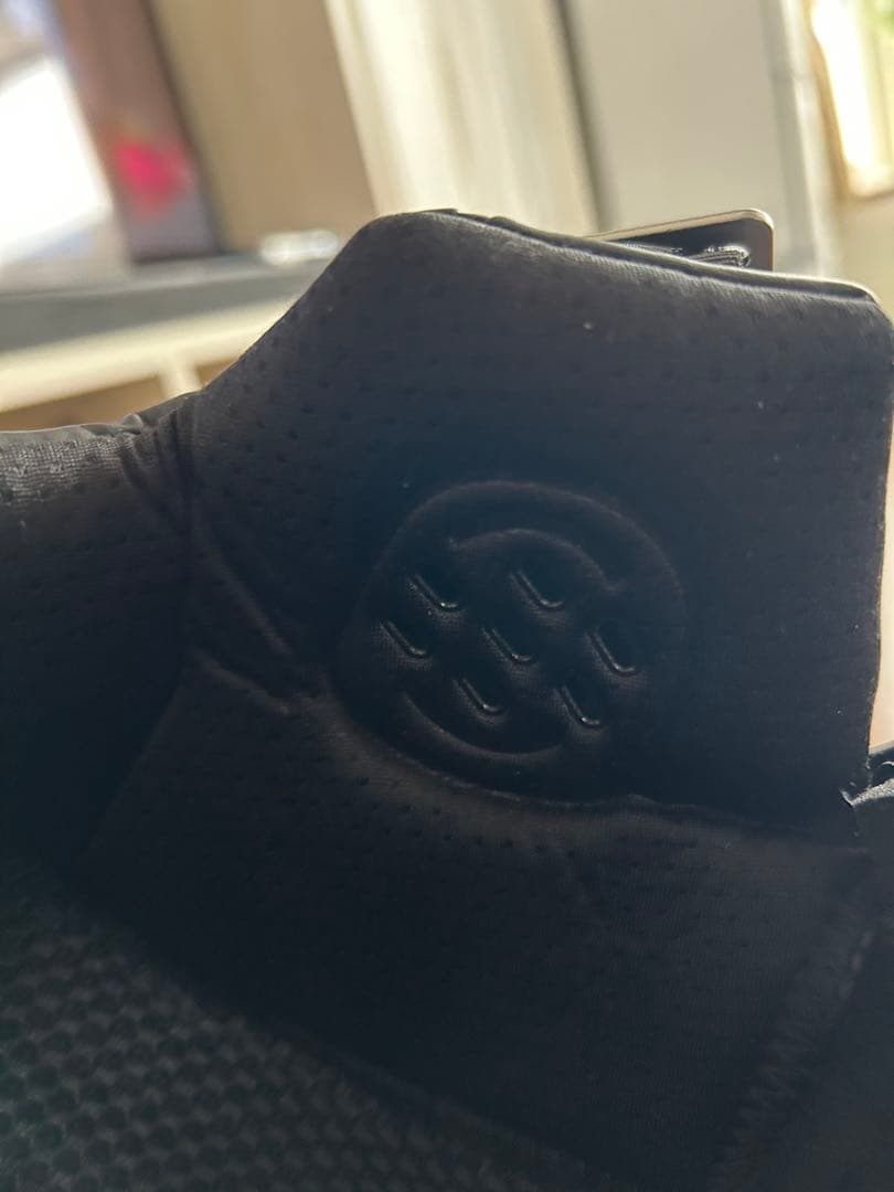 SALOMON スキー・スノーボード　バイザー付ヘルメット　サイズM　箱潰れ有