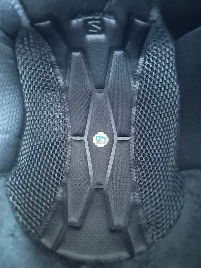 SALOMON スキー・スノーボード　バイザー付ヘルメット　サイズM　箱潰れ有