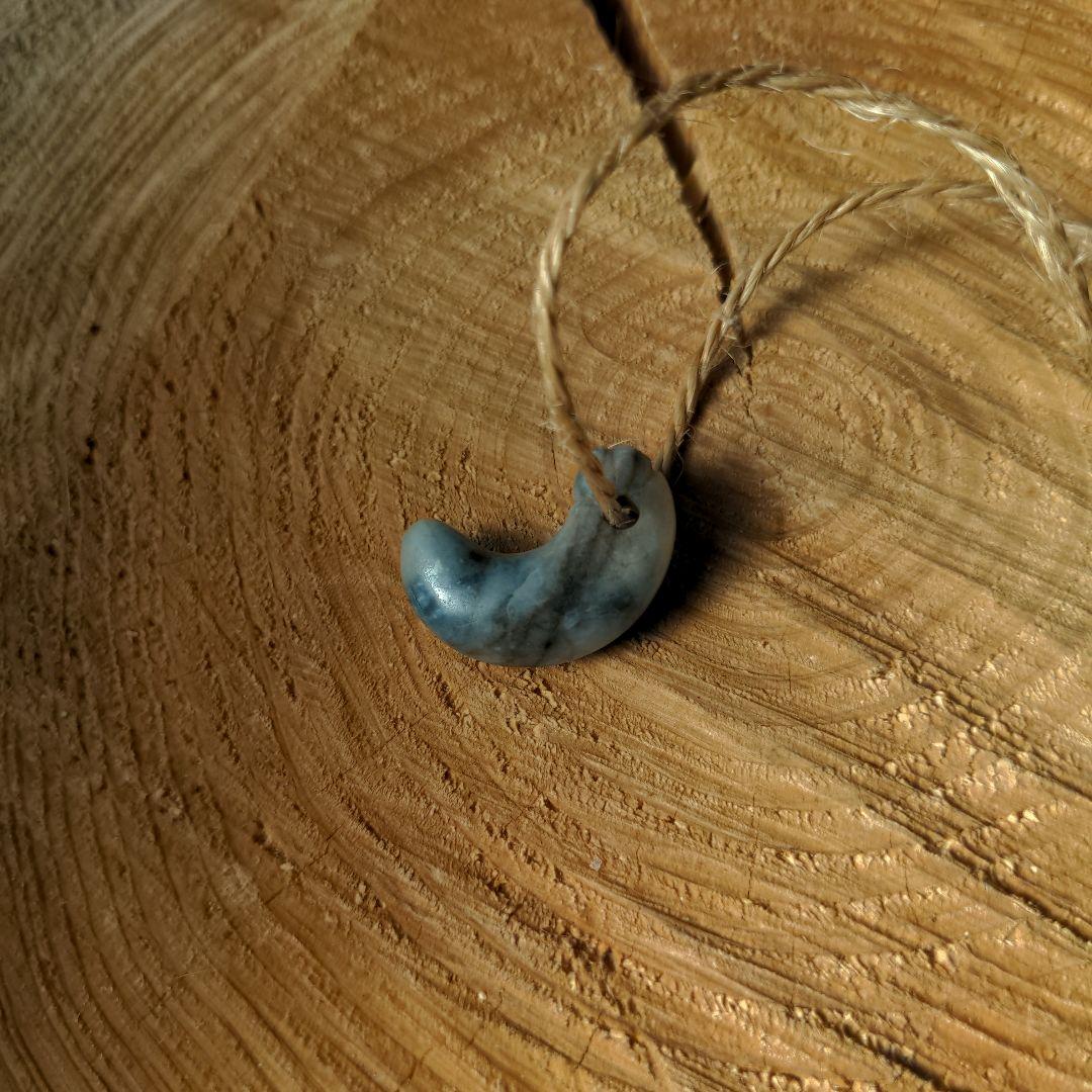 【糸魚川翡翠】勾玉 《入りコン沢》