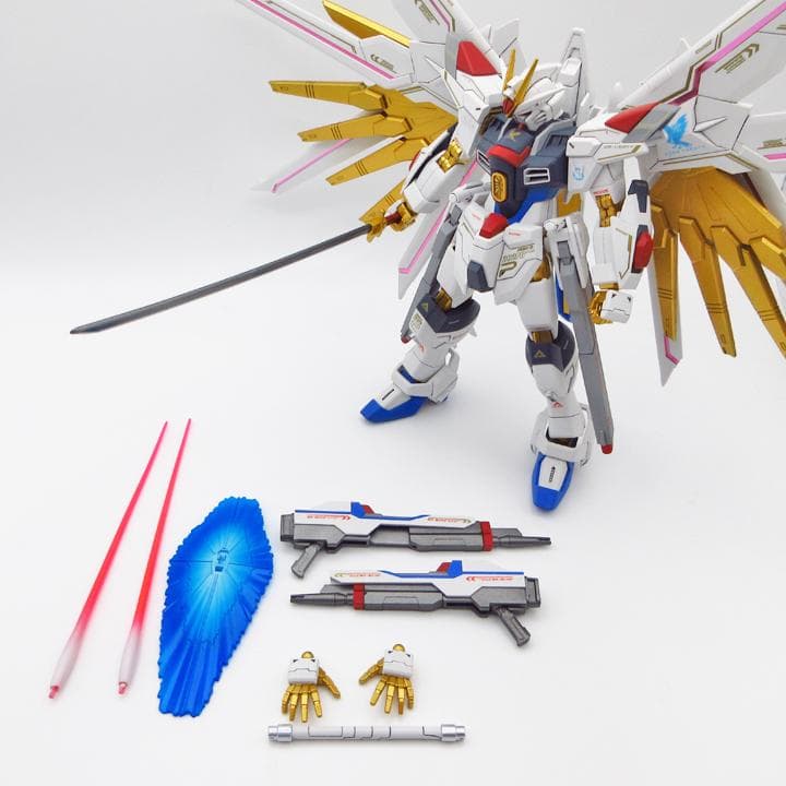 ＨＧ　マイティーストライクフリーダム　ガンダム　完成品　塗装　プラモデル