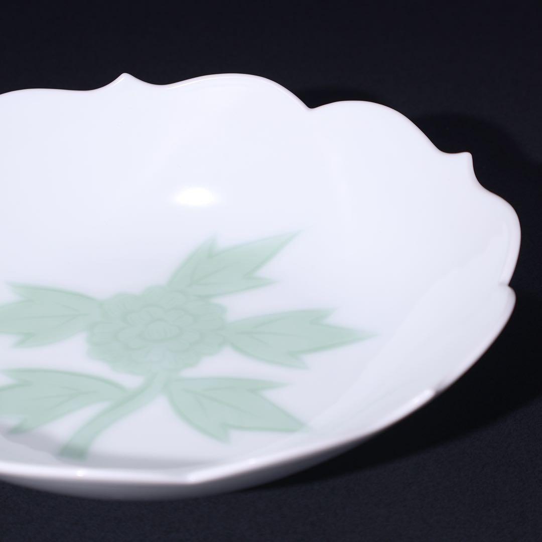 人間国宝 井上萬二 白磁緑釉牡丹彫文　鉢　菓子器　共箱　R1525ダN2