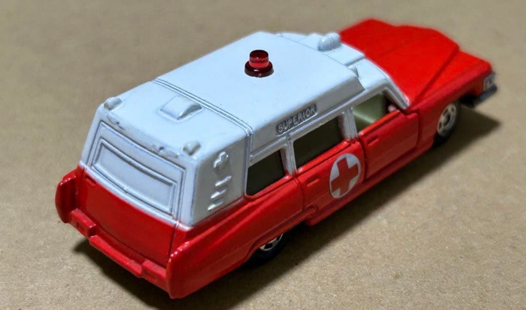 トミカ キャデラック 救急車 2台セット
