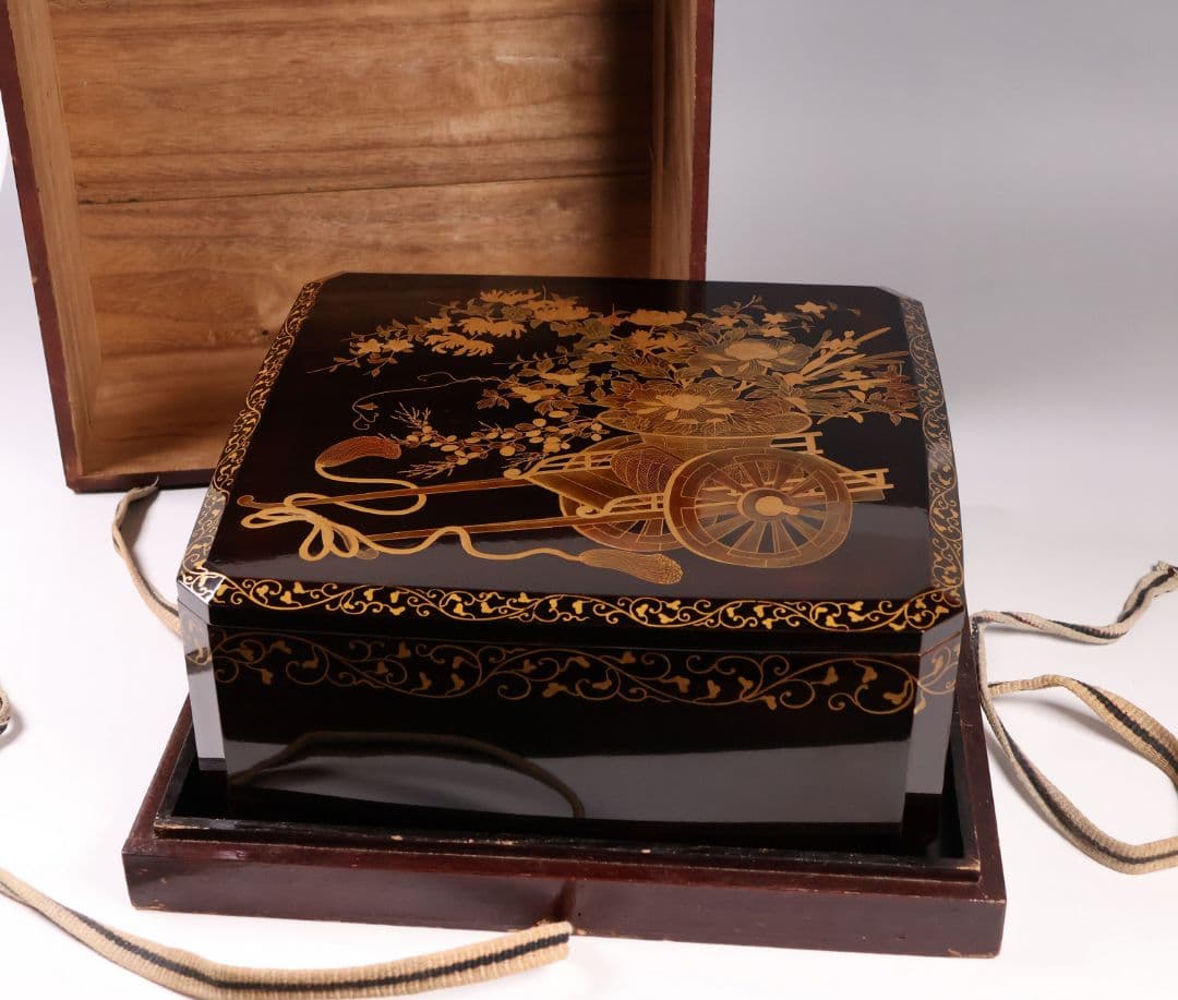 【MA699】加賀蒔絵 饅羹重 内梨地 花車 金蒔絵 木製漆器 饅頭箱 菓子器