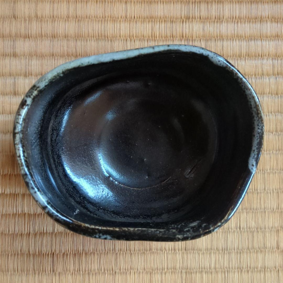 茶碗 白色 黒色模様 木箱付き　織部茶碗　わらび文様　織部焼　直径約13cm