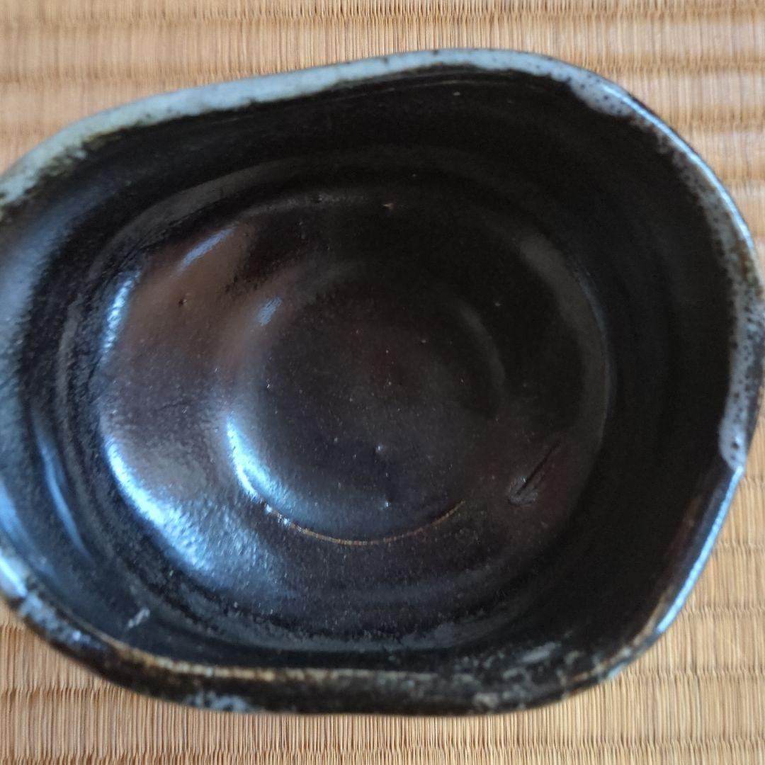 茶碗 白色 黒色模様 木箱付き　織部茶碗　わらび文様　織部焼　直径約13cm