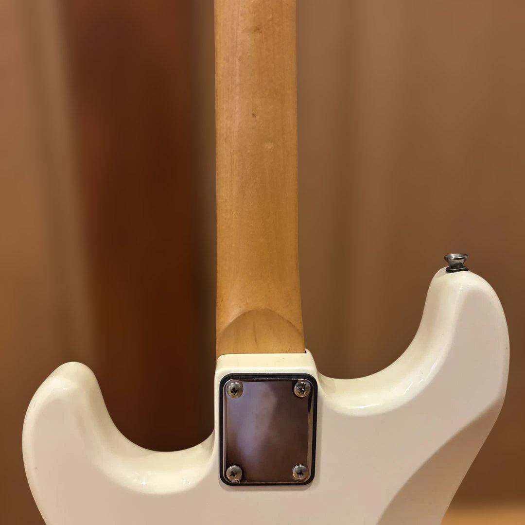 【Yummy】Legend ストラトタイプ トレモロアーム付 新品弦張替済