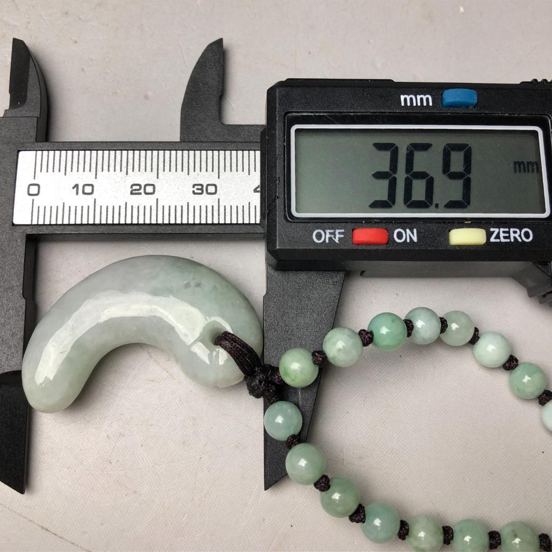 勾玉 翡翠　ヒスイ　糸魚川　翡翠　ペンダント　共箱