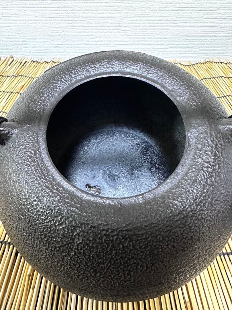 未使用品、付属品付　南部盛栄堂(ＯＩＧＥＮ)造　１８型酉紋様　南部鉄瓶 南部鉄器