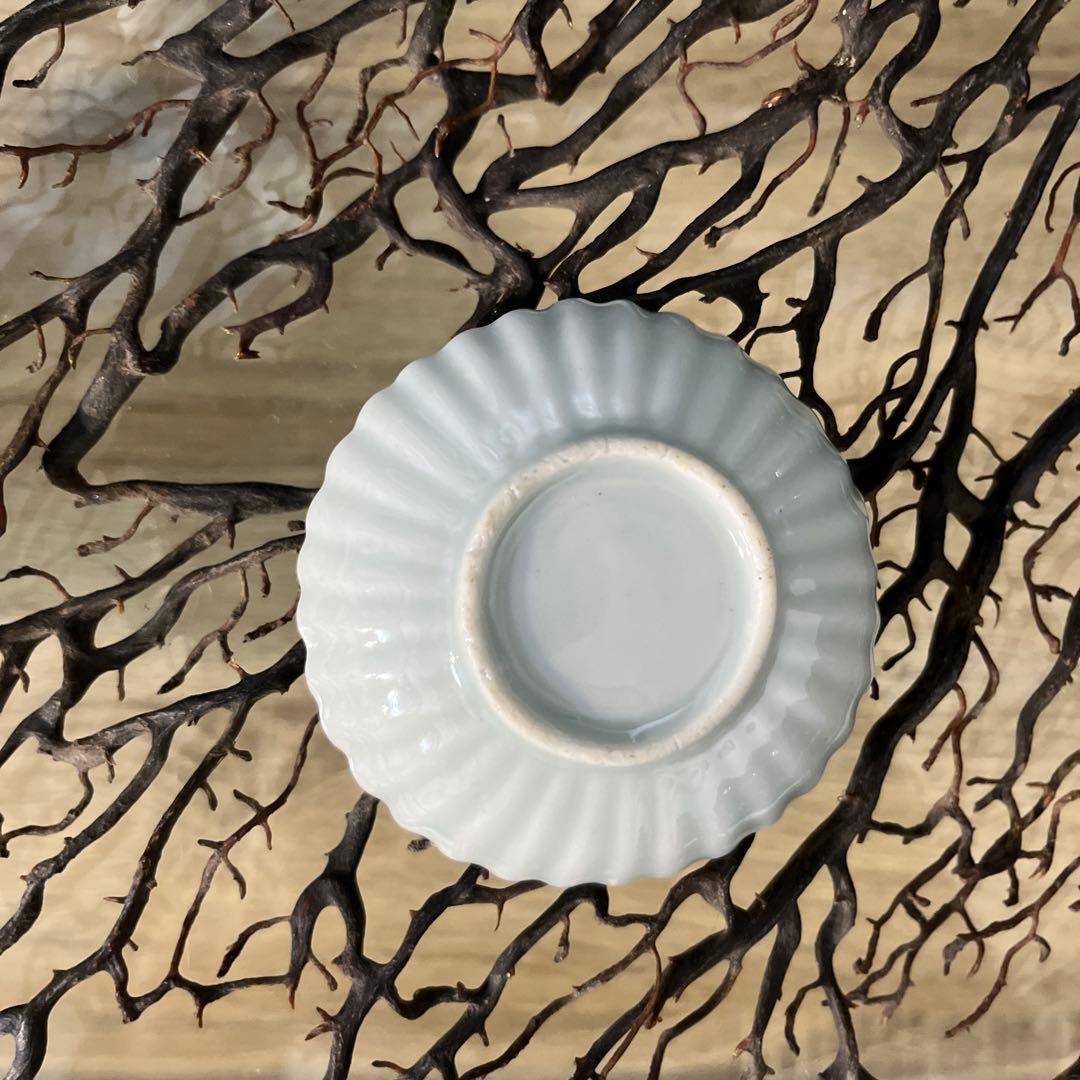 骨董　古伊万里　白磁　希少　菊割　赤絵　花綴り　魚紋　蝶々　陽刻　豆皿　５客