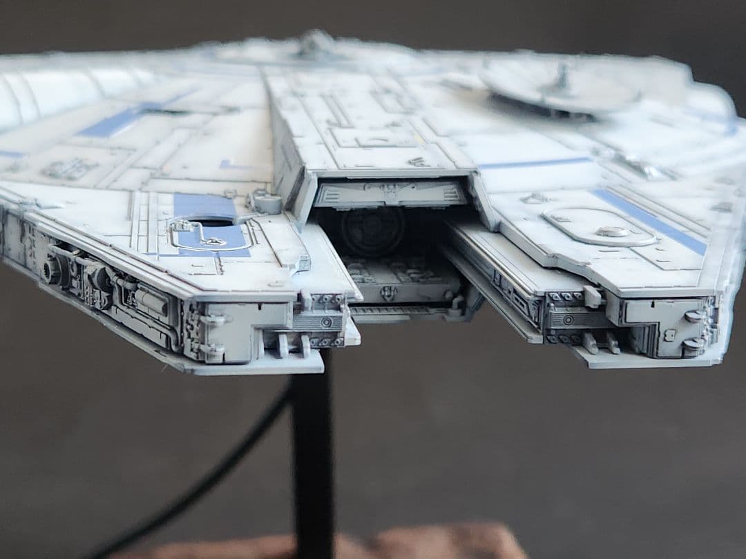 スター・ウォーズ ミレニアム・ファルコン(ランドVer.）塗装済み完成品