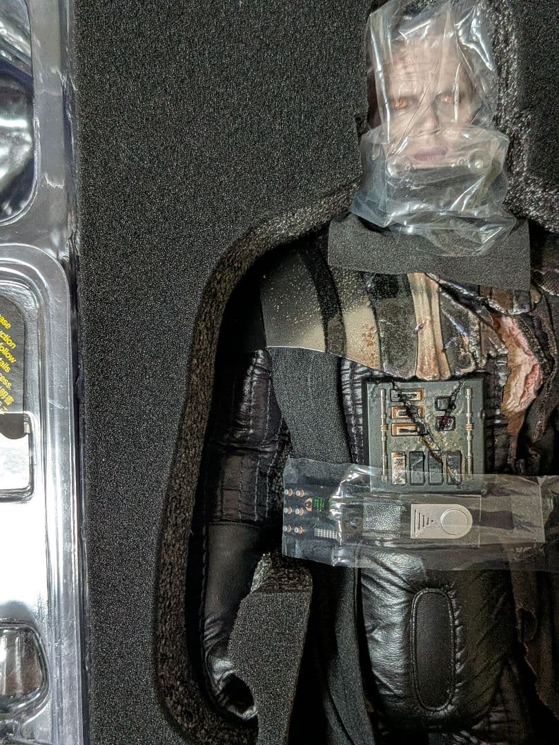 ダースベイダー　バトルダメージ　1/6 ダース・ベイダーHOT TOYS