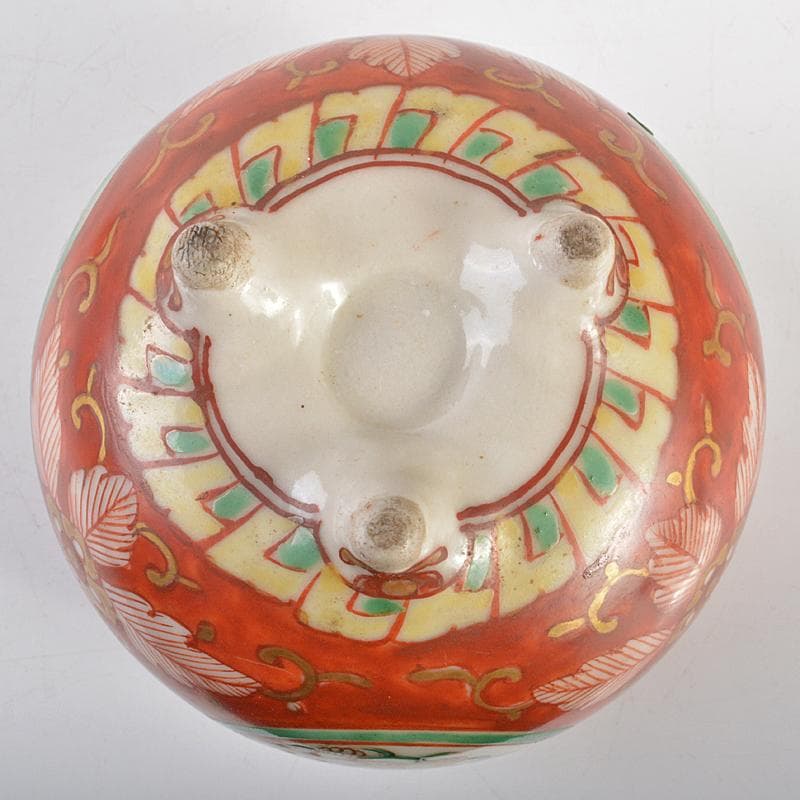 伊万里焼　赤絵金彩　獅子文　丸形三足香炉　透かし火屋付　時代箱付　D　R7196