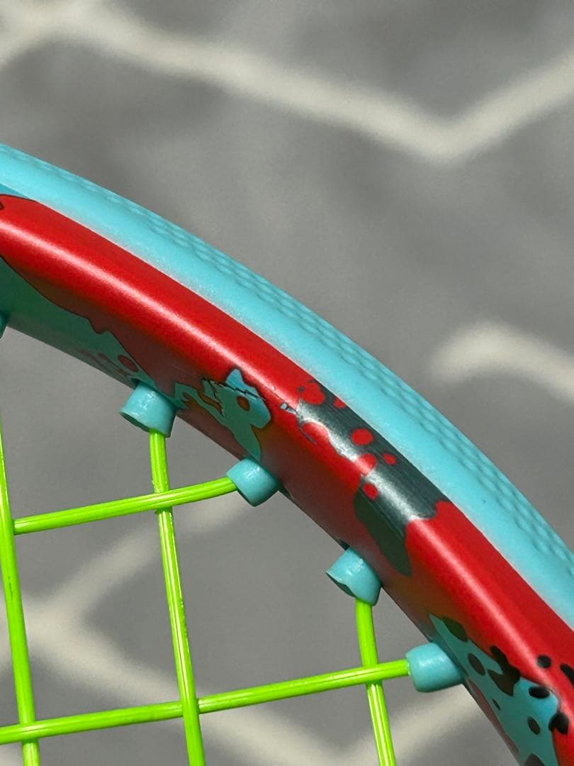 ジオブレイク70vヨネックス　少しひびがあり