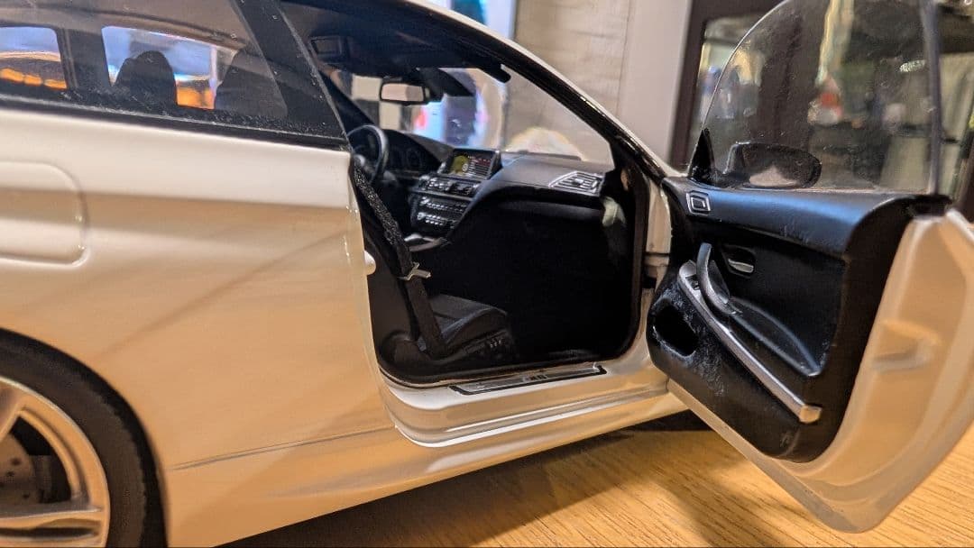 【美品】 M6 F13 ホワイト 1/18 モデルカー