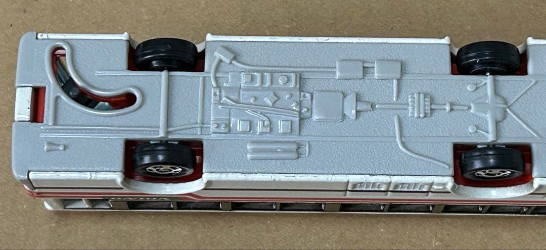 ロングトミカ L4 VOLVO-富士重工・連節バス