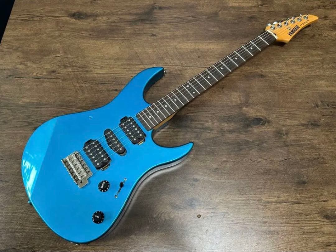 YAMAHA　ADVANCED FORM　YGX-121D　エレキギター