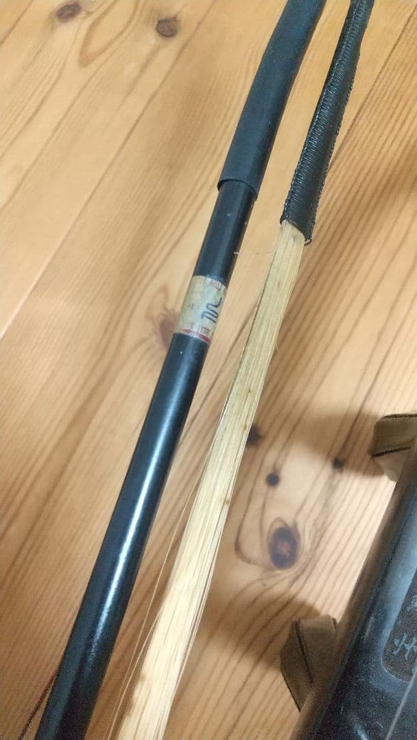 ニ胡　民族古楽器 ソフトケースと音程表示装置、替えの弓、内弦、外弦付き