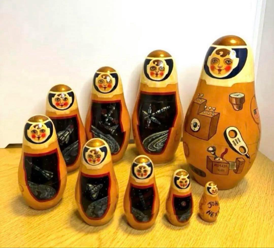 ロシア　ヴィンテージ アーティスト　宇宙モチーフの大きなマトリョーシカ9組