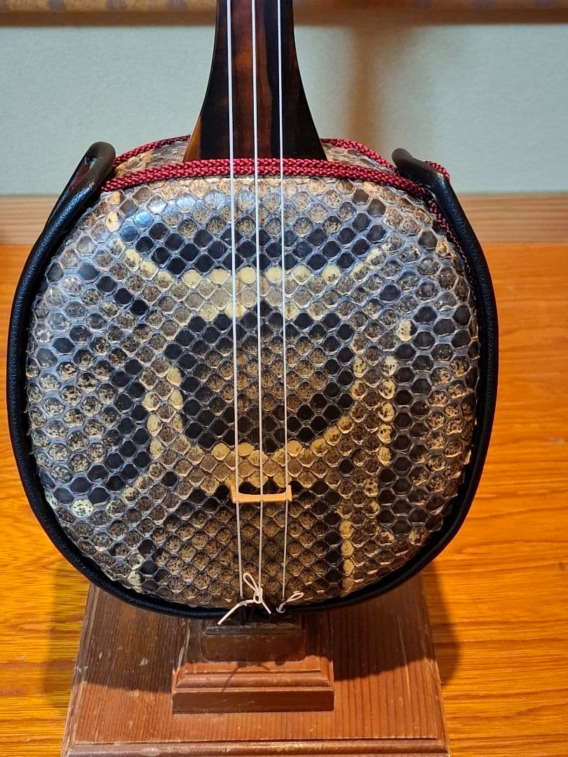 真壁型三線　八重山黒木四つ割り　ウジラミ 虎木入り　本皮1枚張り