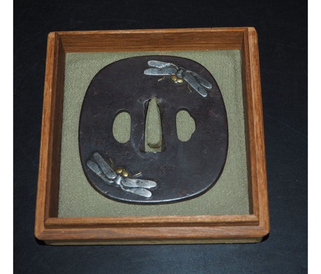 送料無料　江戸時代　勝虫図鐔/鍔　江戸　無銘　保存刀装具鑑定書（箱付）