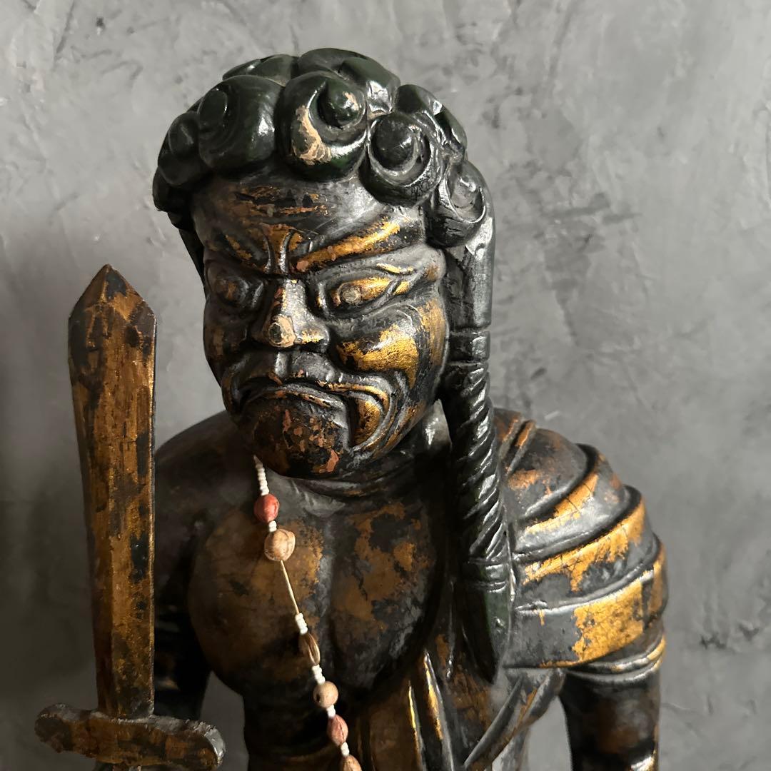 ヴィンテージ　迫力の木製彫刻 剣を持つ像