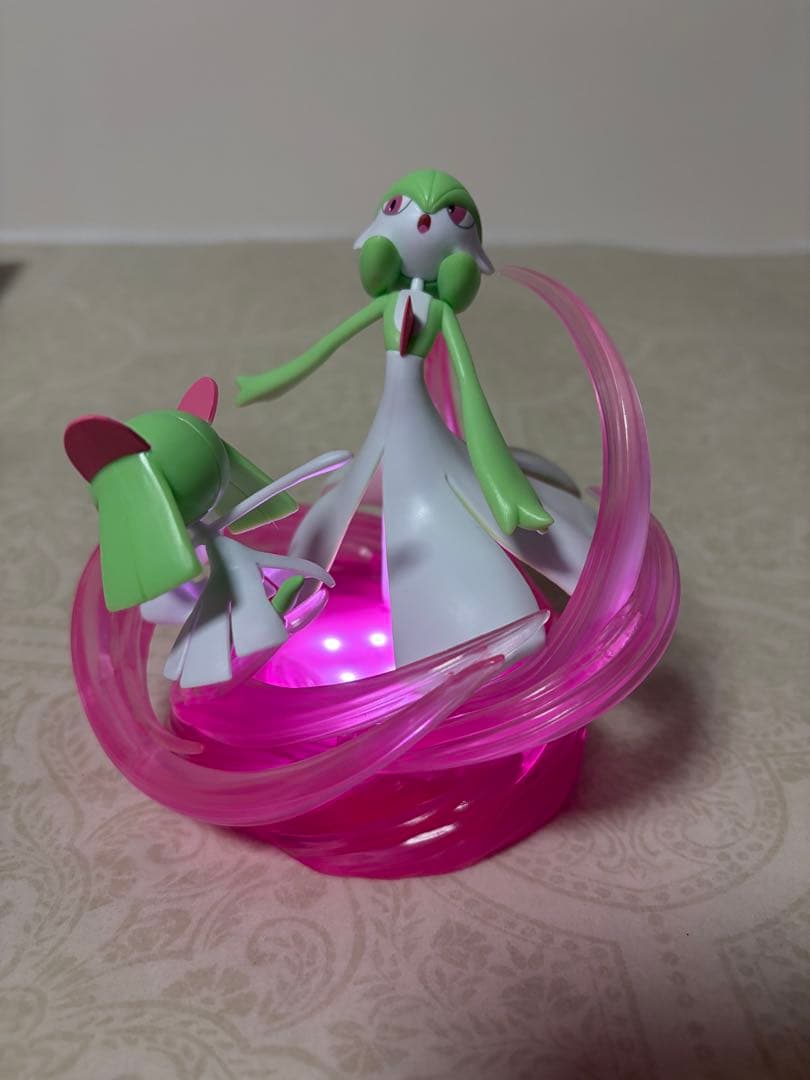 美品　ポケモン　ライトアップフィギュア ラルトス キルリア サーナイト