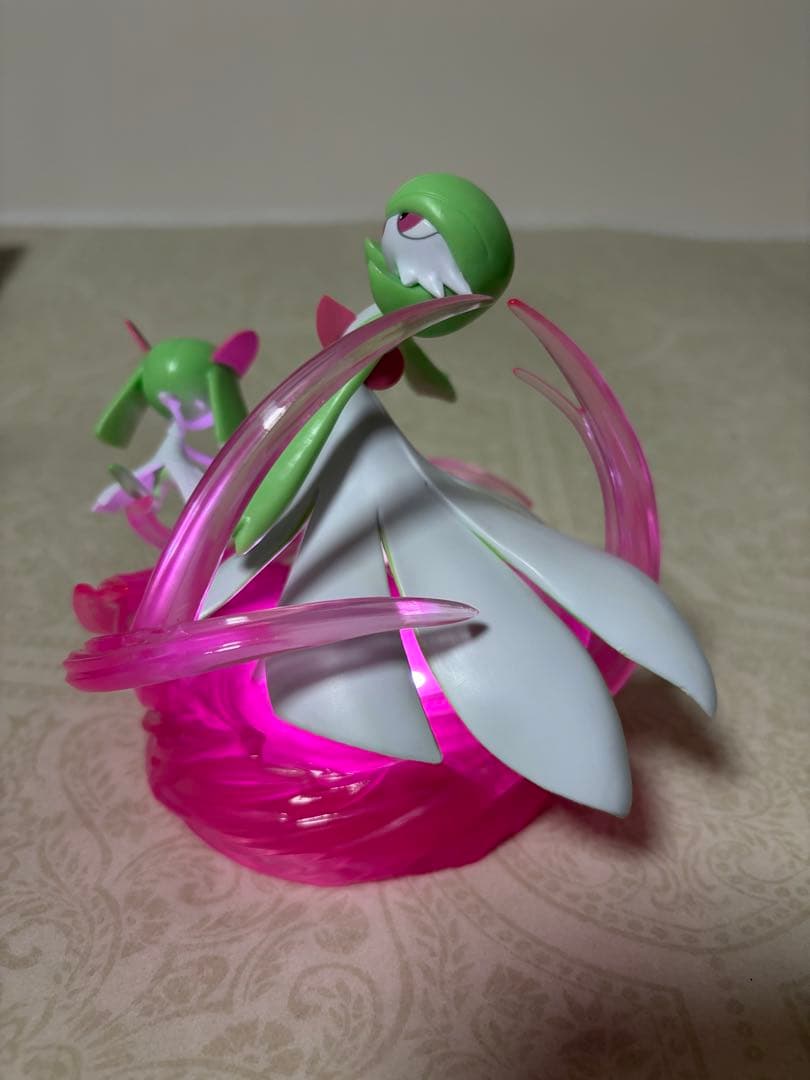 美品　ポケモン　ライトアップフィギュア ラルトス キルリア サーナイト