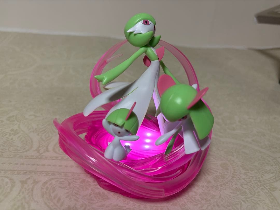 美品　ポケモン　ライトアップフィギュア ラルトス キルリア サーナイト