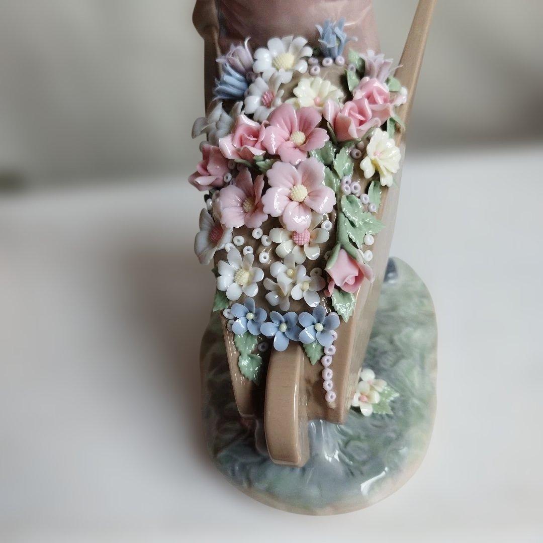 陶器製 子供の像 花手押し車