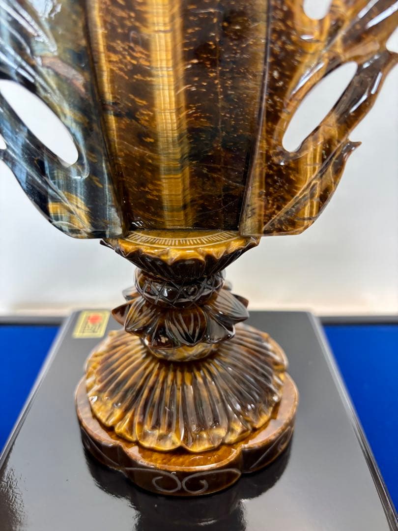 #伝統工芸士 田中保山（甲州水晶貴石細工） 虎目石 聖観音像 ガラスケース入り