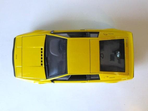 特価 AUTOart (1/18) ロータス エスプリ