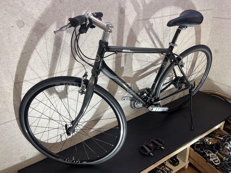 GIANT ESCAPE R3 クロスバイク sizeM　グレーカラー