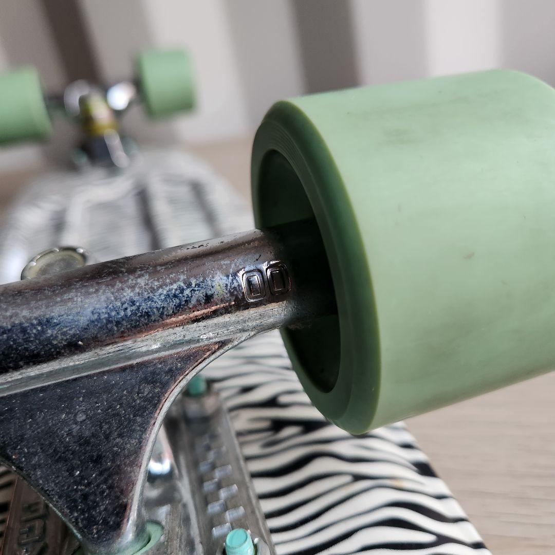 Diamond Supply Co. レトロクルーザー　スケートボード　ゼブラ柄