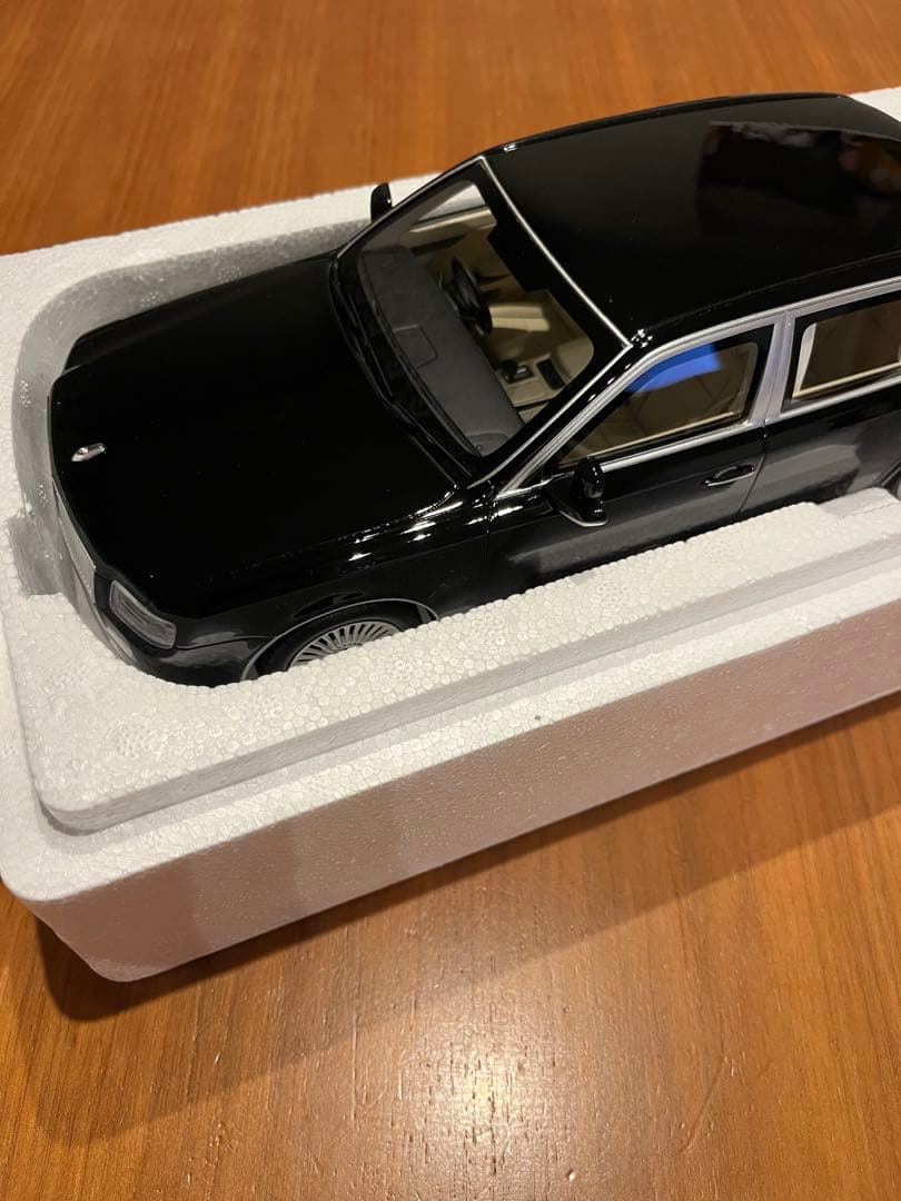 レイズ　1/18 トヨタ センチュリー 日本国内閣総理大臣専用車