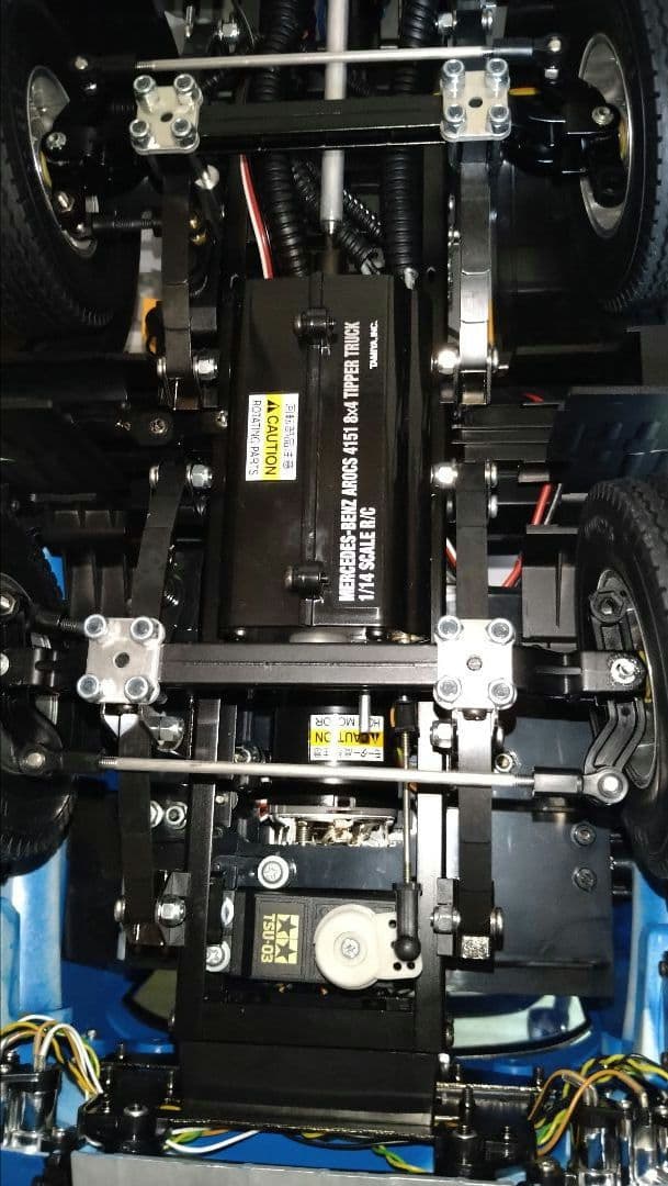 1/14RC メルセデス・ベンツ アロクス 4151 8x4 ダンプトラック