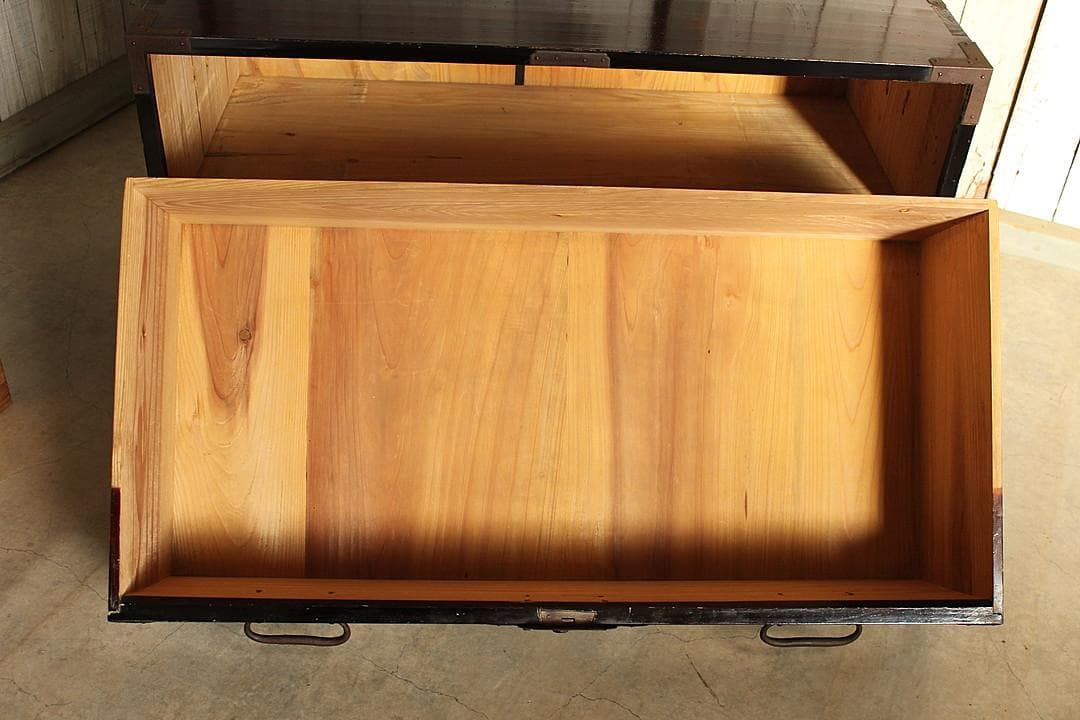 綺麗な時代庄内箪笥　抽斗2段