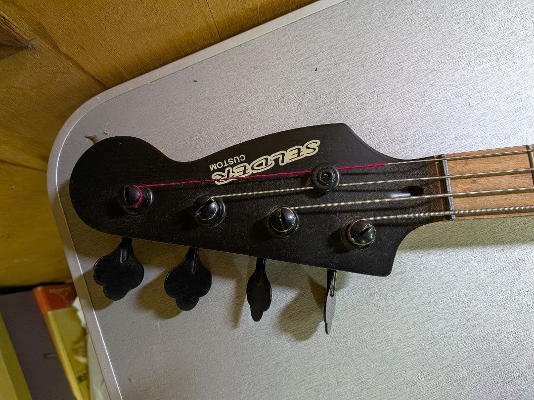 SELDERマッドブラック 4弦エレキベース