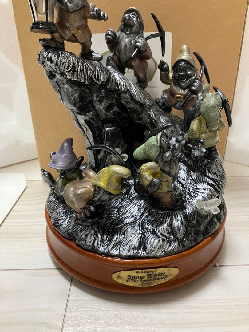 【限定100体】　白雪姫　7人の小人　ディズニー　100周年　フィギュアランプ