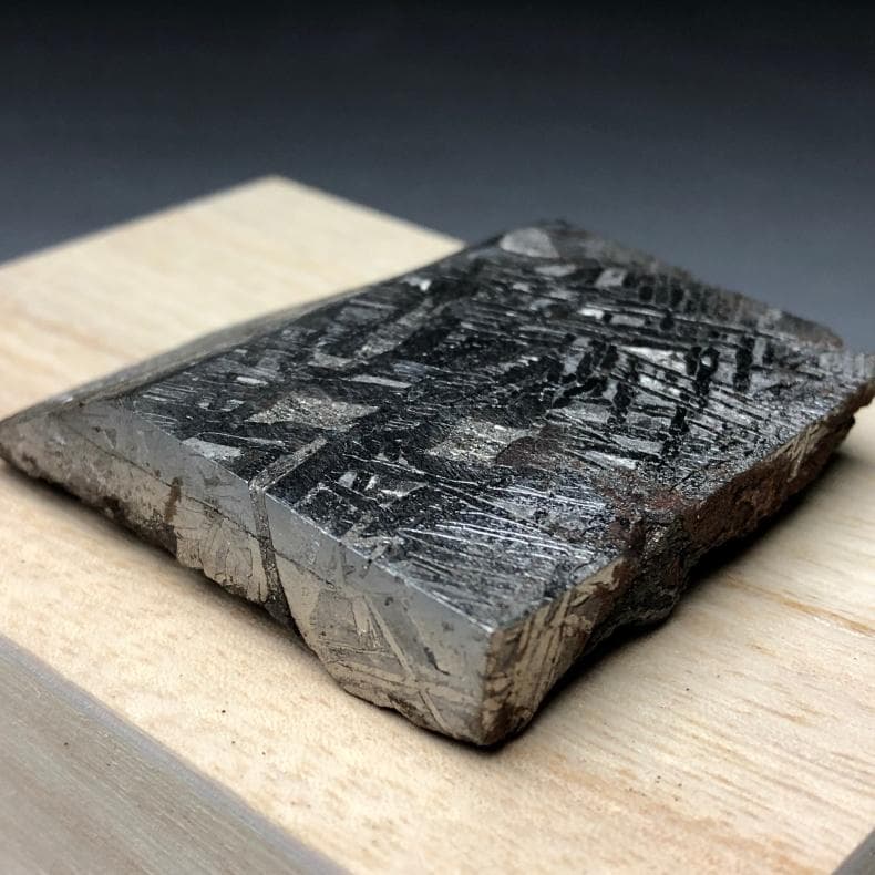 隕石 鉄隕石　アルタイ隕石　原皮付き　ナチュラル　原石　重さ約131ｇ