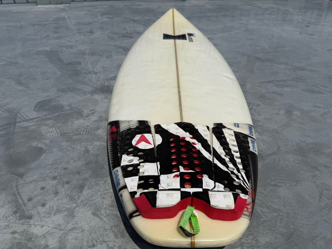 M.STICKS 5'9ショートボード