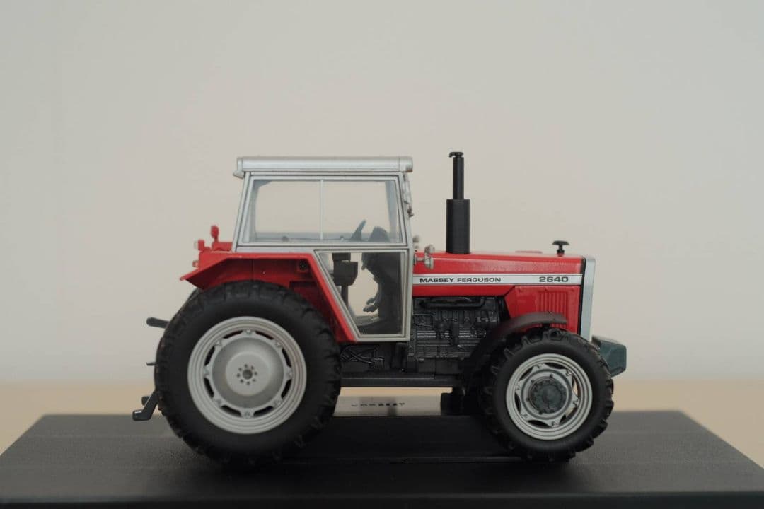 1/32　Massey Ferguson 2640　トラクター　ミニチュア