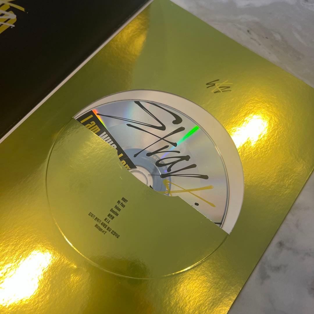 Stray Kids スキズ　サイン入り CD アルバム　I am WHO