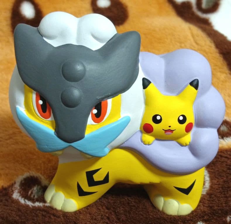 ポケモン　陶飾り ピカチュウとライコウ