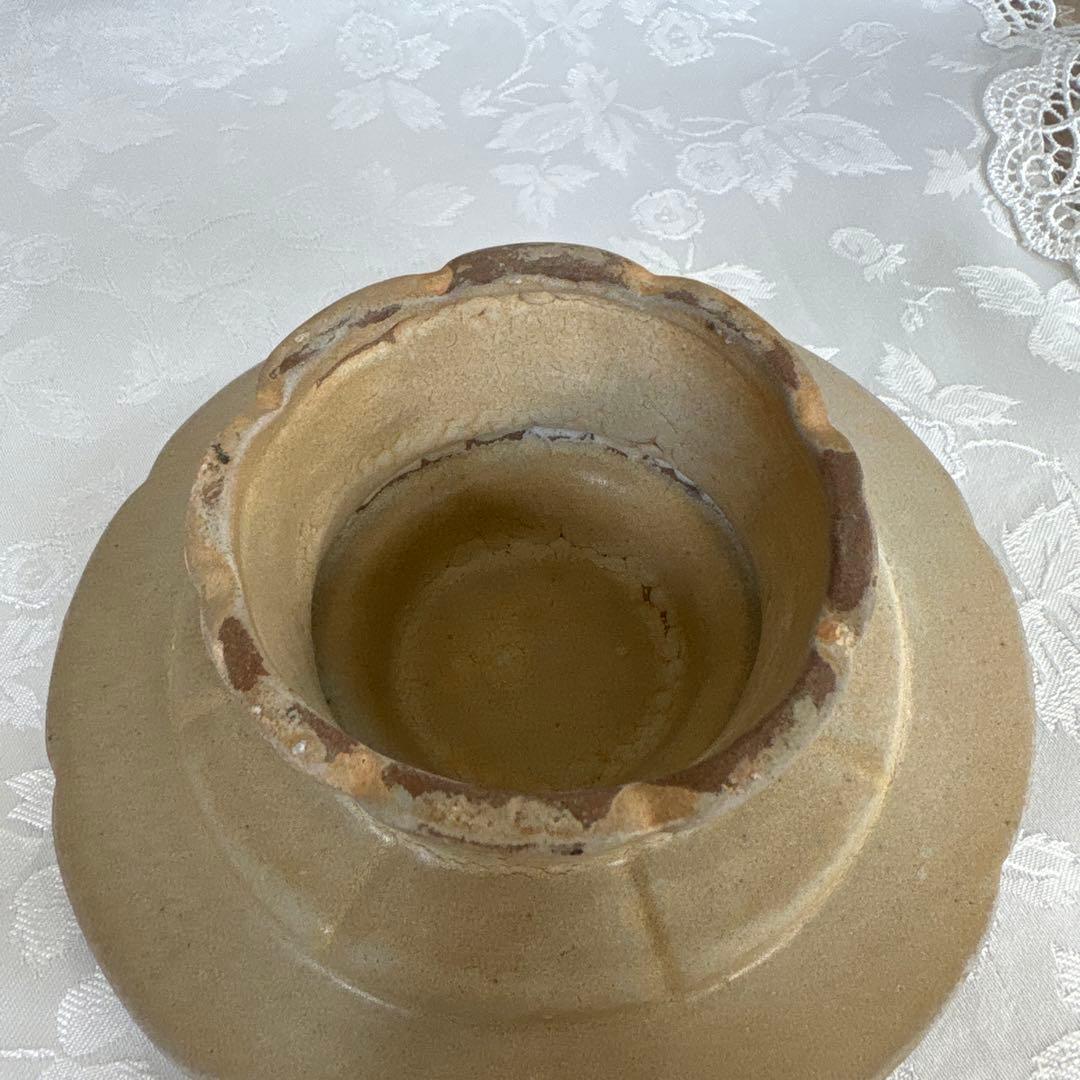 高麗 青磁象嵌陽刻菊花文輪花形　高麗青磁盃台　盞托　骨董品