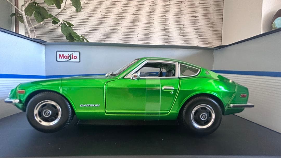タイムセール！ダットサン 240Z クーペ 1971 グリーン 1/18