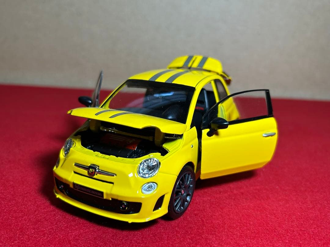 【超超レア】　ブラーゴ　1/24 アバルト 500 トリブート　フェラーリ