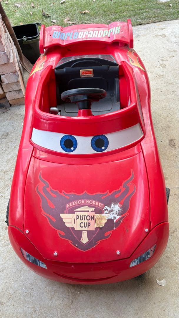 ライトニング・マックィーン 電動自動車　カーズ　レア品！！お正月に