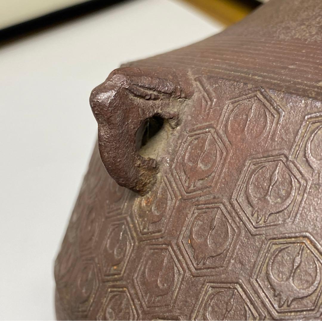 【茶道具】金森紹栄造　亀甲鶴文独楽釜　風炉用　（共箱）